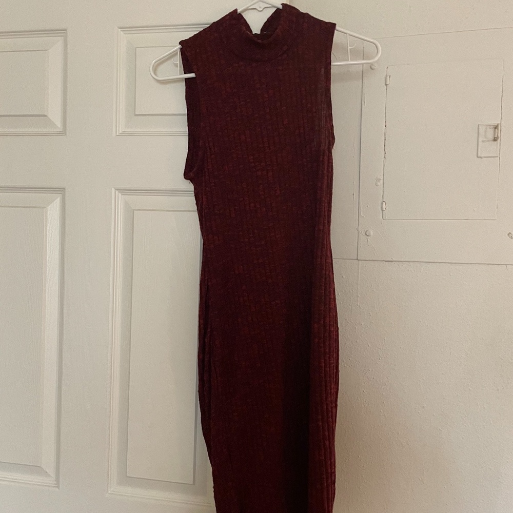 Small Mock neck burgundy sleeveless sweater dress